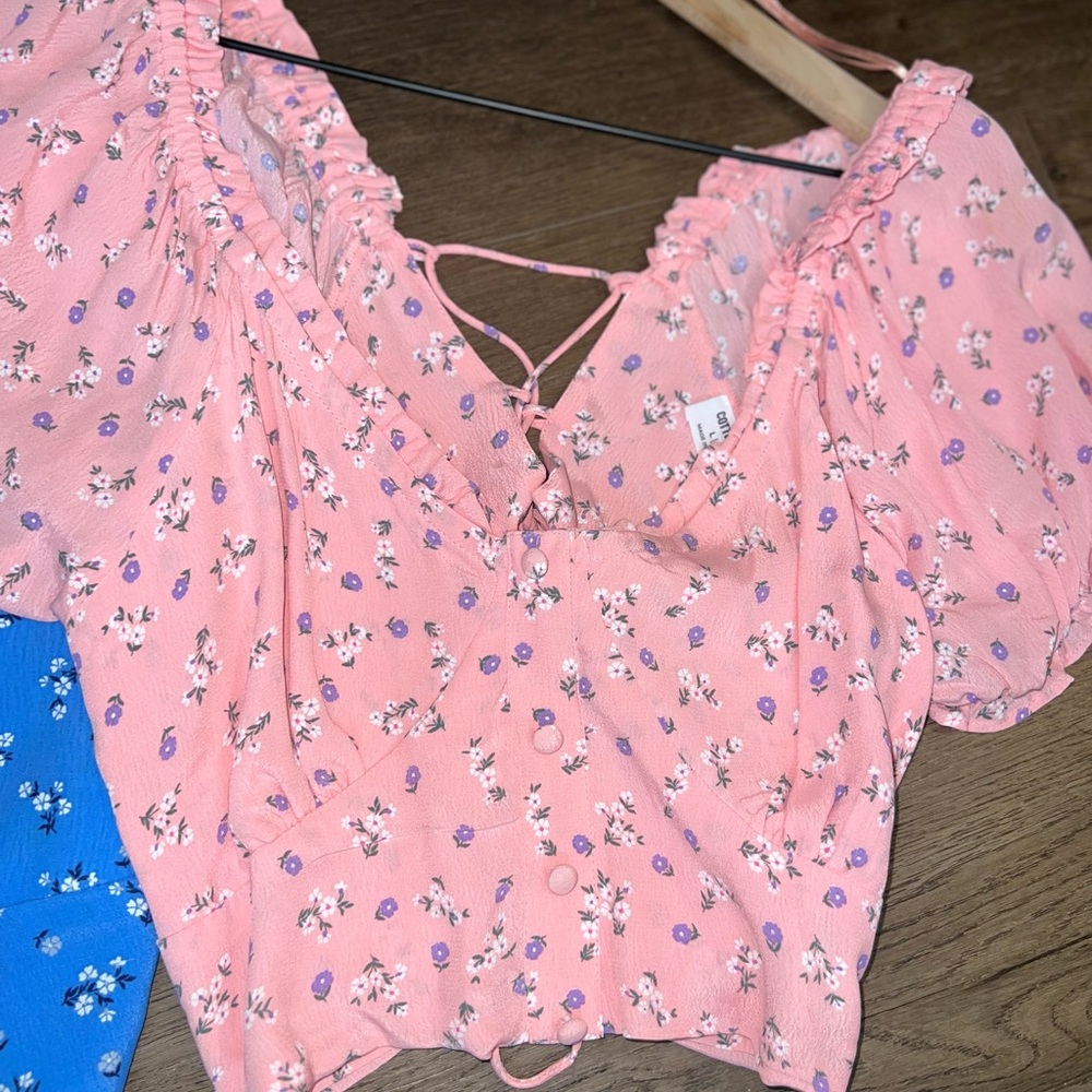 Romantic floral blouses - Picture 5 of 9